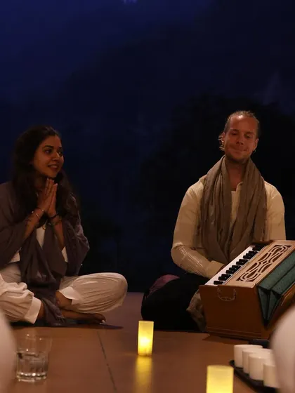 Sharing a moment of bhakti with Simon during our closing kirtan and cacao ceremony. Music and chanting are beautiful ways to open the heart and celebrate our journey together.