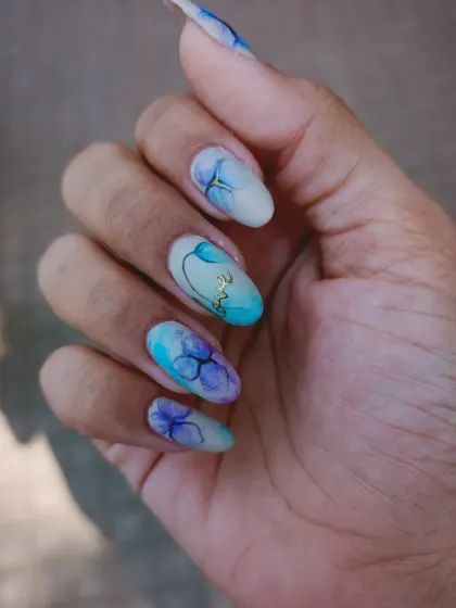 A delicate and artistic set inspired by orchids. I used a watercolor technique to paint these beautiful blue and purple flowers.