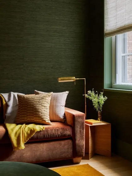 Another view of the Gold Coast Silk wallcovering, demonstrating how it creates a chic and simple space. The texture of the silk provides depth and sophistication without overwhelming the room.