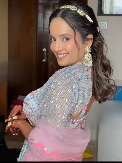 A beautiful shot of Shivi's happy smile. Her Haldi makeup was all about looking fresh, radiant, and effortlessly beautiful.