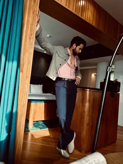 This pose shows off the relaxed drape of the jacket and shirt. It’s a perfect example of smart casual styling that doesn’t feel stuffy.