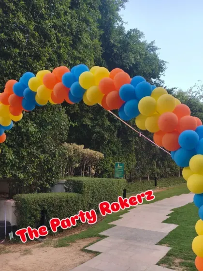 A simple yet effective balloon arch in Naruto's signature colors, perfect for an outdoor party entrance.