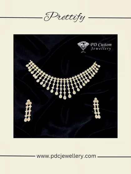 A prettifying diamond necklace set in 14kt hallmarked gold. The necklace features a cascade of diamond drops, creating a look of pure glamour.