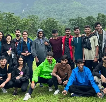 The Kalu Waterfall trek crew, all set for a wet and wild adventure in Maharashtra. This trek is a monsoon favorite.