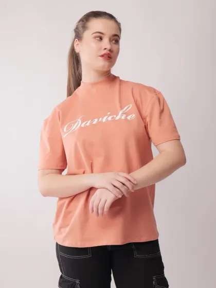 A standard three-quarter shot of the "Daviche" branded t-shirt, showing the fit and logo placement clearly.