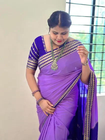 A closer look at the beautiful drape of the 120 GSM pure Mysore crepe silk saree. The flower border and rich texture are clearly visible here.
