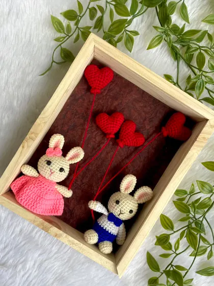 I created this romantic scene with two adorable bunnies holding heart-shaped balloons. It makes a beautiful and unique anniversary or Valentine's Day gift, capturing a sweet moment in crochet.