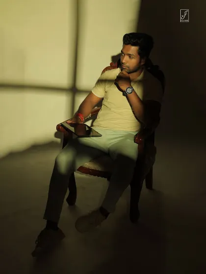 The same lighting setup used to create a more contemplative and dramatic mood.