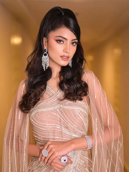 This is for the client who loves a sultry and glamorous cocktail look. I created a sophisticated style with a half-ponytail, champagne shimmer on the eyes, and statement earrings for a chic evening event.