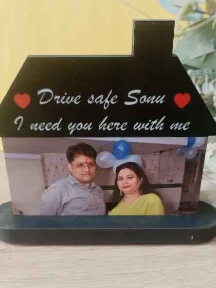 Another version of our hut-shaped car dashboard stand, this one with a sweet message: 'Drive safe Sonu, I need you here with me.'