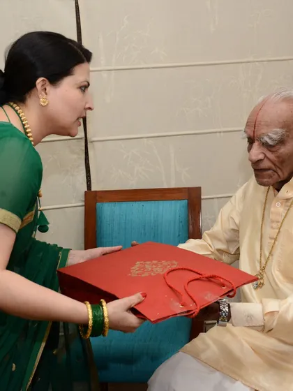 A moment of offering respect and gratitude to the master. His teachings have not only healed my body but have also shaped my life's purpose.