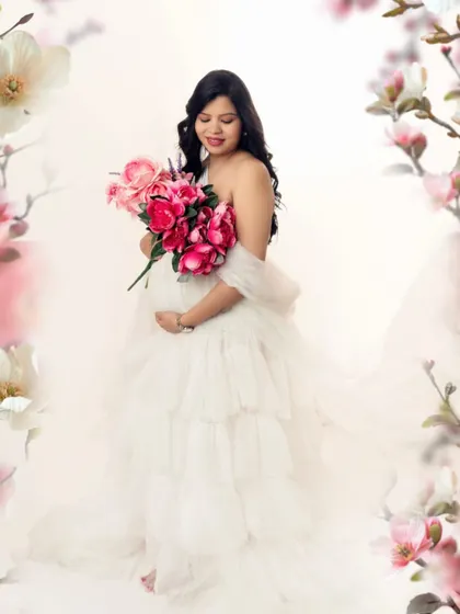 Framed by delicate blossoms, this portrait in a white gown has a dreamy, ethereal quality that is simply timeless.