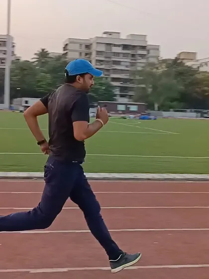 Training karte rahiye. Leading by example on the track.