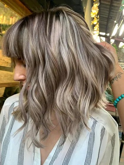 Blonde bombshell. A stunning platinum blonde with a fresh cut and bangs. This is a bleach color. (No filter)