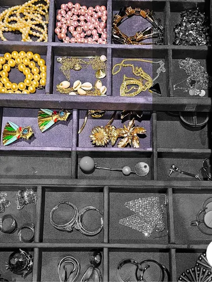 Tangled necklaces and missing earrings are a thing of the past. Our jewelry trays feature individual compartments to keep your precious accessories safe, organized, and ready to wear.