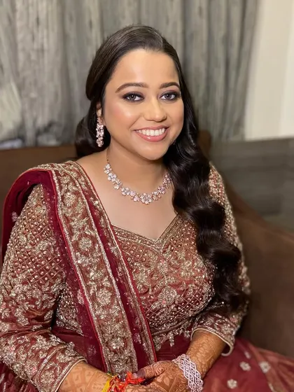 All set for her sangeet! I created a classic smokey eye and a glowing complexion for this bride, a timeless look that perfectly suits her traditional embroidered outfit.