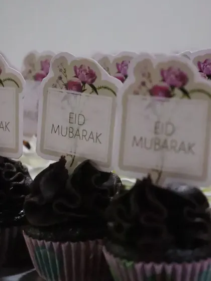 A slightly different angle of the Eid cupcakes, showing the detail in the floral toppers.