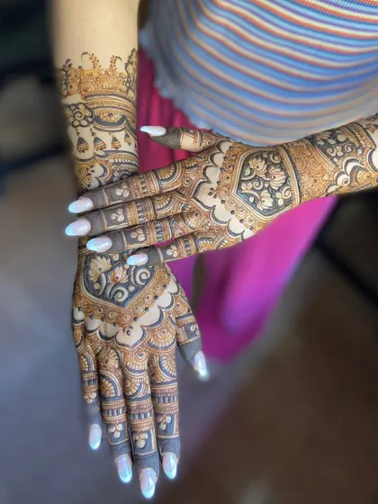 A beautiful back-hand design that combines traditional motifs with a modern, spaced-out placement.