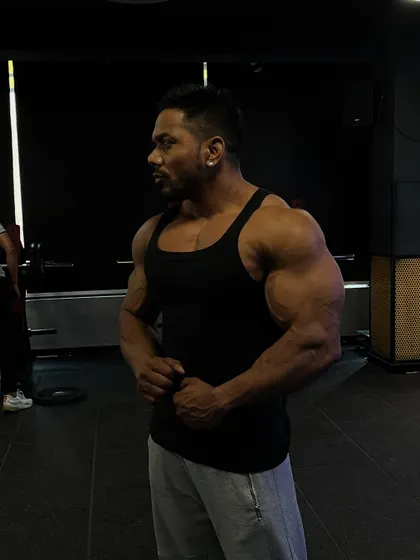 A side arm pose.