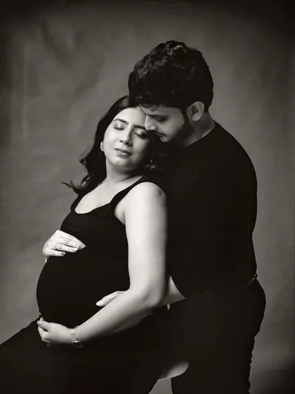 A tender moment captured in monochrome. Black and white photography brings a classic, cinematic quality to maternity portraits, turning them into timeless pieces of art.