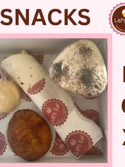 A snack box designed for dessert lovers, featuring a wrap alongside a tiramisu cup, a croquette, and a cookie for a sweet finish.