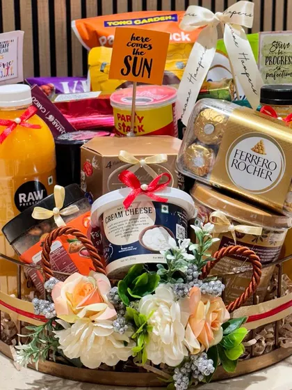 I was thrilled to create this special gourmet hamper for a world-class brand like Qatar Airways. It’s packed with premium goodies like Raw Pressery juice, Ferrero Rocher, and fine cheeses, all curated to deliver a first-class experience.