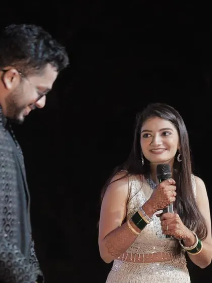A heartfelt speech during the reception. These emotional moments are just as important as the dance performances, and we capture them with care.