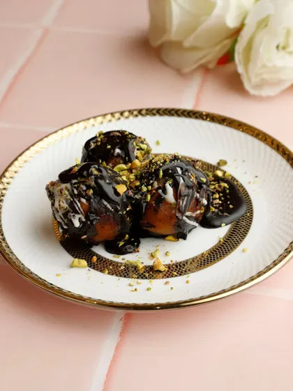 A taste of Turkey with a decadent twist. Our Turkish Tatlı features a golden, crisp pastry shell filled with a molten Nutella heart and drizzled with rich chocolate, offering an irresistible contrast of textures.