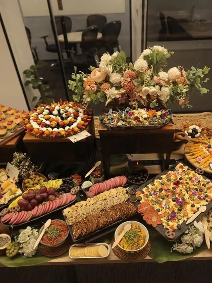 Another angle of the corporate grazing table, highlighting the tiered displays and floral arrangements I use to add height and elegance to the setup. Every element is thoughtfully placed to create an impressive visual impact.