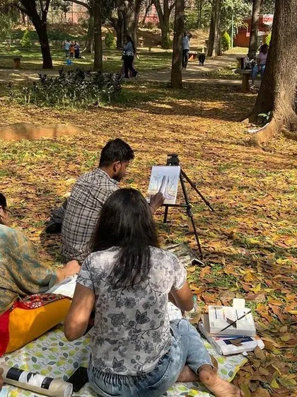 A gathering amidst nature. Our outdoor painting sessions are a chance to get away from the hustle, dedicate art to nature, and get inspired by its generosity.