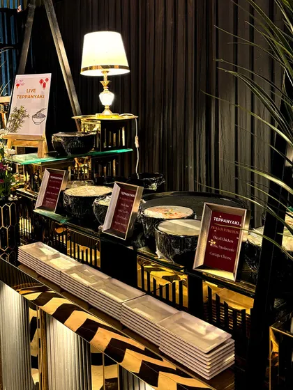 A duplicate of image 10, showing the live Teppanyaki station.