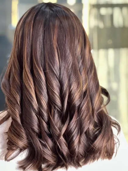 Dripping in richness, this hair combines the warmth of brown and gold hues for a stunning, dimensional look.