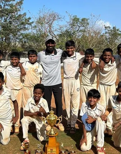 The full squad of our MSV Cup U-13 winning team with their coach.