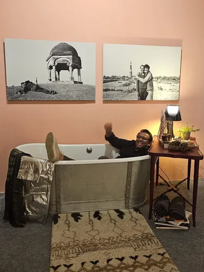 Art should be approachable and even playful. This whimsical installation, featuring a bathtub in a gallery setting, was a showstopper at our exhibition, inviting interaction and breaking down the intimidating aura of a typical art show.