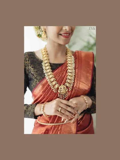 An identical shot focusing on the intricate details of the traditional temple necklace, a key piece in any South Indian bridal ensemble.