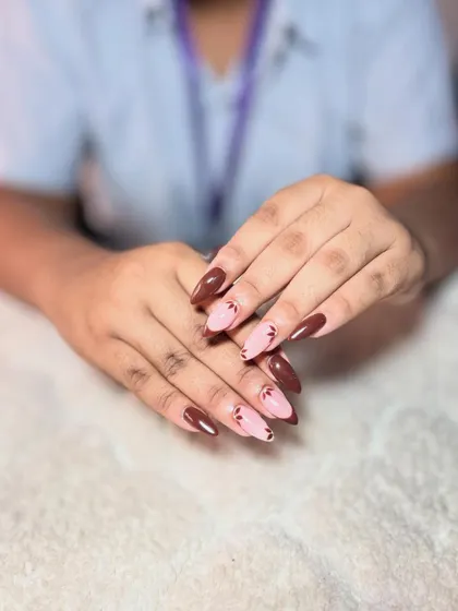 A lovely brown and pink set with delicate leaf art. The color combination is unique and sophisticated.