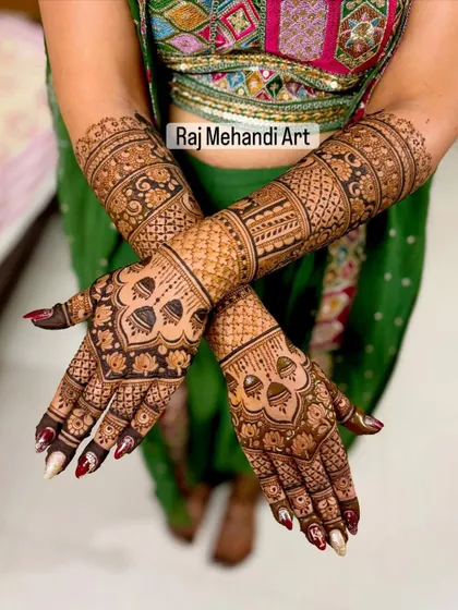 A showcase of my full-coverage Rajasthani bridal mehndi. This design features extremely fine lines, traditional motifs, and a balanced composition that extends beautifully from the fingers to the forearms.