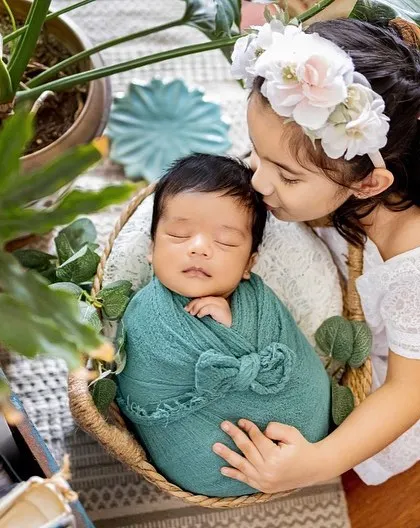 Welcoming a new baby is a special time for the whole family. I always make sure to capture the sweet bond between siblings, like this proud big sister with her new best friend.