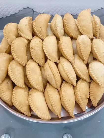 Rows of our Dry Fruits Mawa Gujhiya fill a tray, ready as a homemade sweet for festivals and poojas.