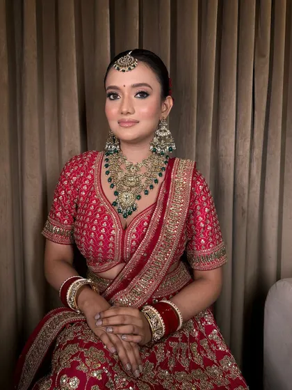 A beautiful portrait of our bride, her smile and our jewellery making for a picture-perfect moment.