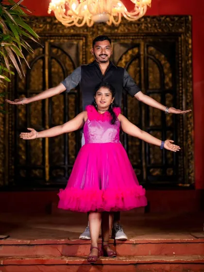 A playful and cute pre-wedding photo with the couple in matching bright pink outfits. I help you coordinate everything for a picture-perfect result.