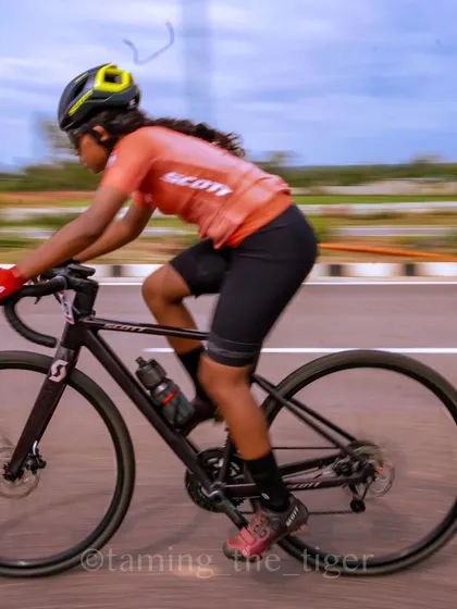 A young female rider on a Scott Contessa, a bike designed for women.