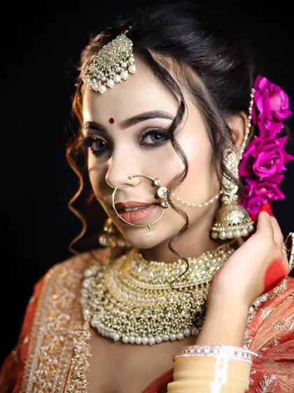 A beautiful portrait of a student's work on a Bengali bride, showcasing the traditional mukut and hairstyle.