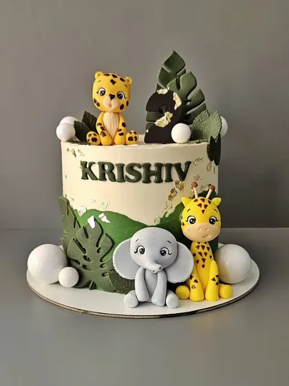 A cute jungle cake for Krishiv's second birthday. This vanilla blueberry cake is decorated with an adorable fondant cheetah, elephant, and giraffe, ready for a jungle party.
