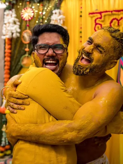 A big, happy hug covered in turmeric. We focus on capturing the bonds between the groom and his friends during this joyful ritual.