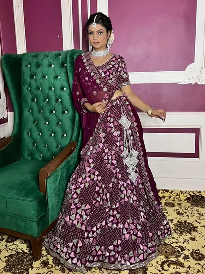 This client chose a gorgeous wine-coloured lehenga with a unique geometric pattern in shades of pink and silver. It’s a modern and artistic design that is sure to turn heads.