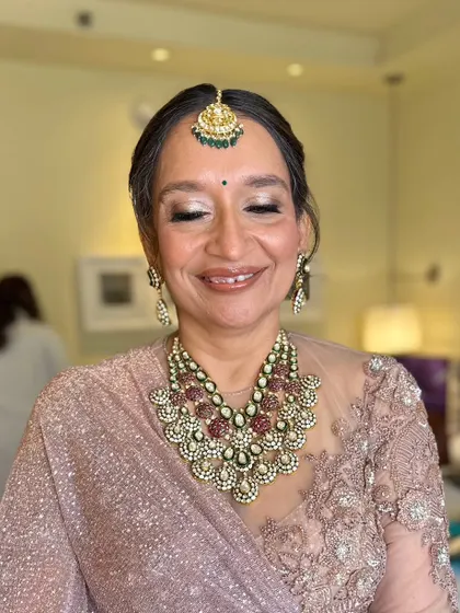 A close-up of the mother of the bride's makeup. I used soft, shimmering tones on her eyes to create a youthful and radiant look.