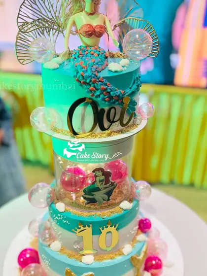 Another view of the spectacular mermaid cake, highlighting the rotating middle tier and bubble details.