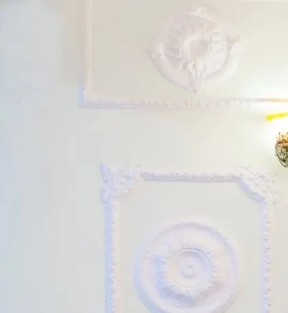The details of my classic white wall setup. The intricate mouldings add a touch of European architectural elegance, providing a sophisticated and timeless background for any portrait.
