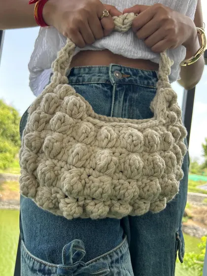 I love the texture of this crochet puff stitch bag. It's a super trendy and stylish accessory, and the chunky stitches make it both sturdy and soft. It’s a great statement piece to add to your wardrobe.